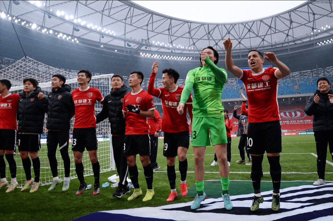 星空体育官网-成都蓉城迎荷甲关键赛，今晨造点机会，目标明确，球探报告显示潜力(贾扎什维利成都蓉城)