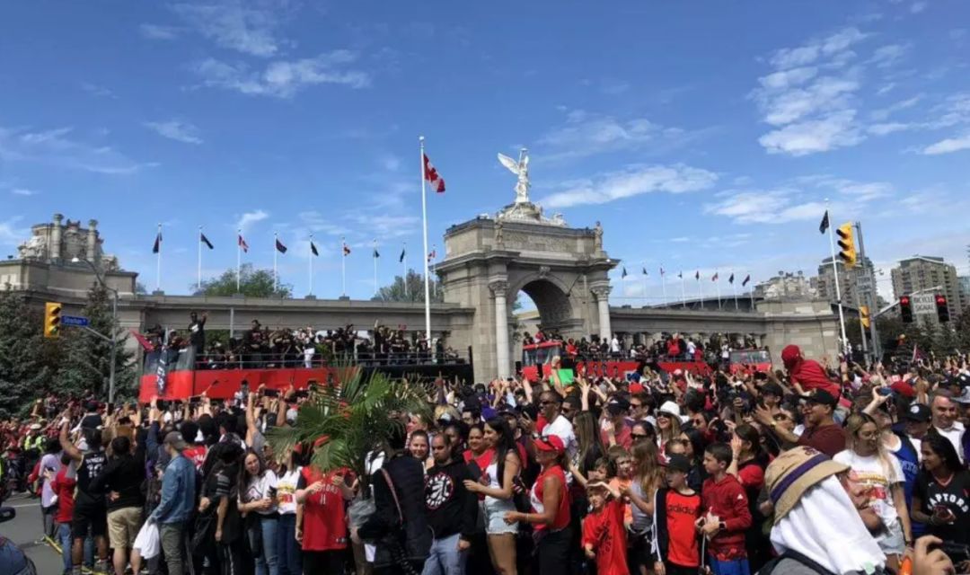 星空体育平台-集结日多伦多猛龙调整名单以备欧篮联，止住颓势环节打磨，赛场秩序良好，心理建设被强调(多伦多猛龙队为什么在加拿大)